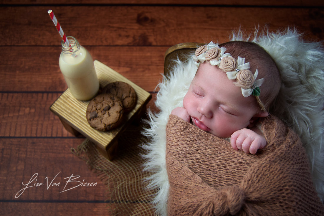Milk and cookies newborn baby photoshoot Londerzeel 