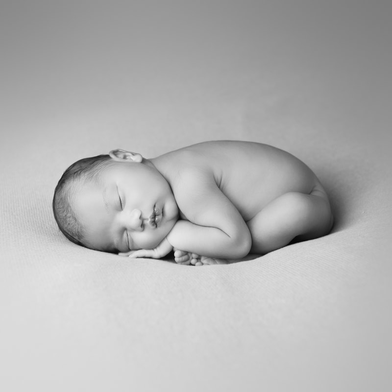 Newborn Photography by Lisa Van Biesen Fotografie - Belgische fotograaf Londerzeel parent posing 
